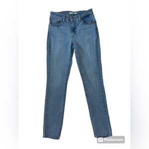 Levi’s classic mid rise skinny lights blue stretchy denim jeans women’s size 6